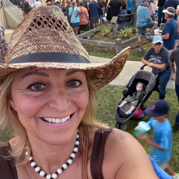 Meet your Posher, Maryann - Picture 1 of 1